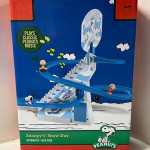 Peanuts Christmas Snoopy Snow Day Slide Automatic Sled Run